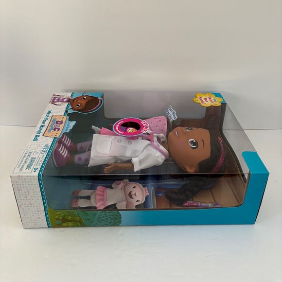 Disney Junior Doc McStuffins Wash Your Hands Talking Singing Doll 6-Piece NEW - Picture 4 of 8